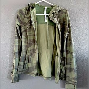 Army green lululemon lightweight jacket